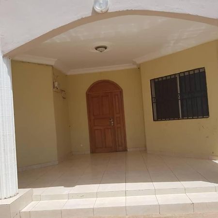 Touray Guest House Old Yundum Buitenkant foto