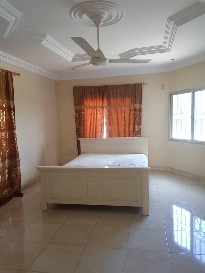 Touray Guest House Old Yundum Buitenkant foto