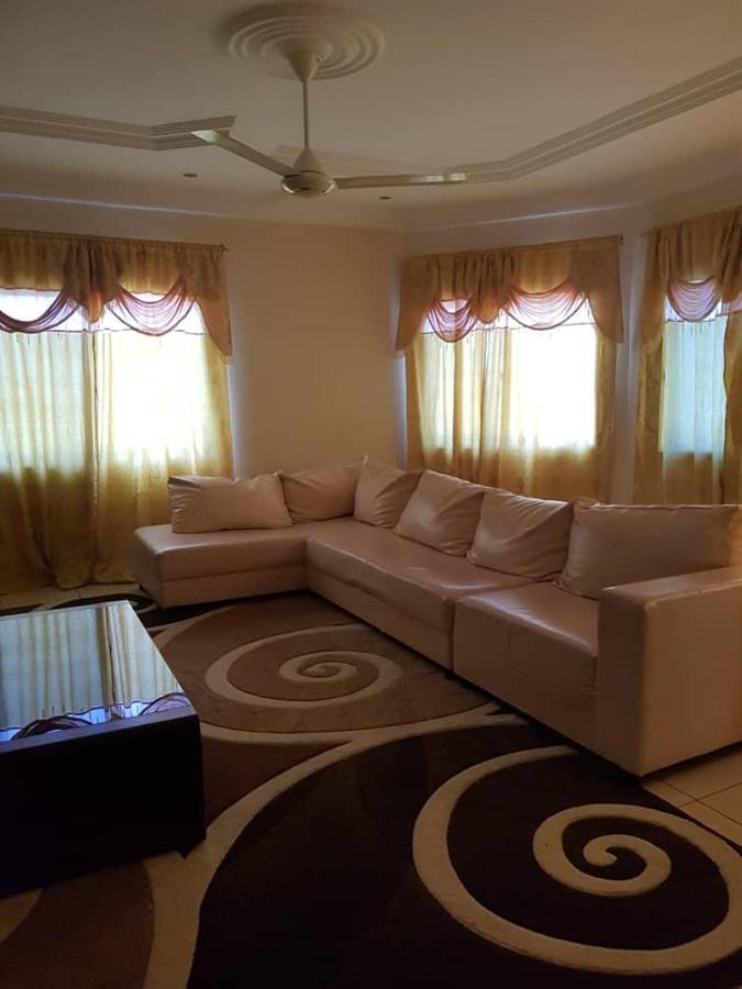 Touray Guest House Old Yundum Buitenkant foto