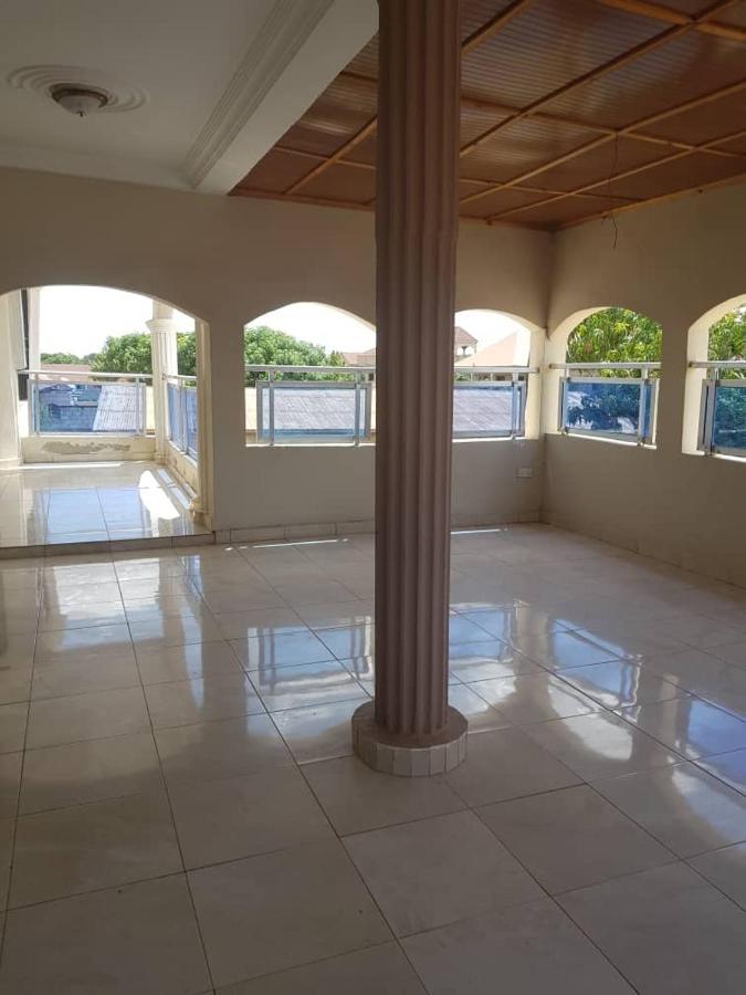 Touray Guest House Old Yundum Buitenkant foto