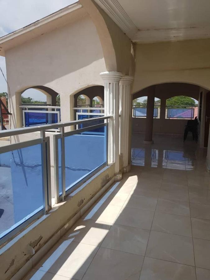 Touray Guest House Old Yundum Buitenkant foto