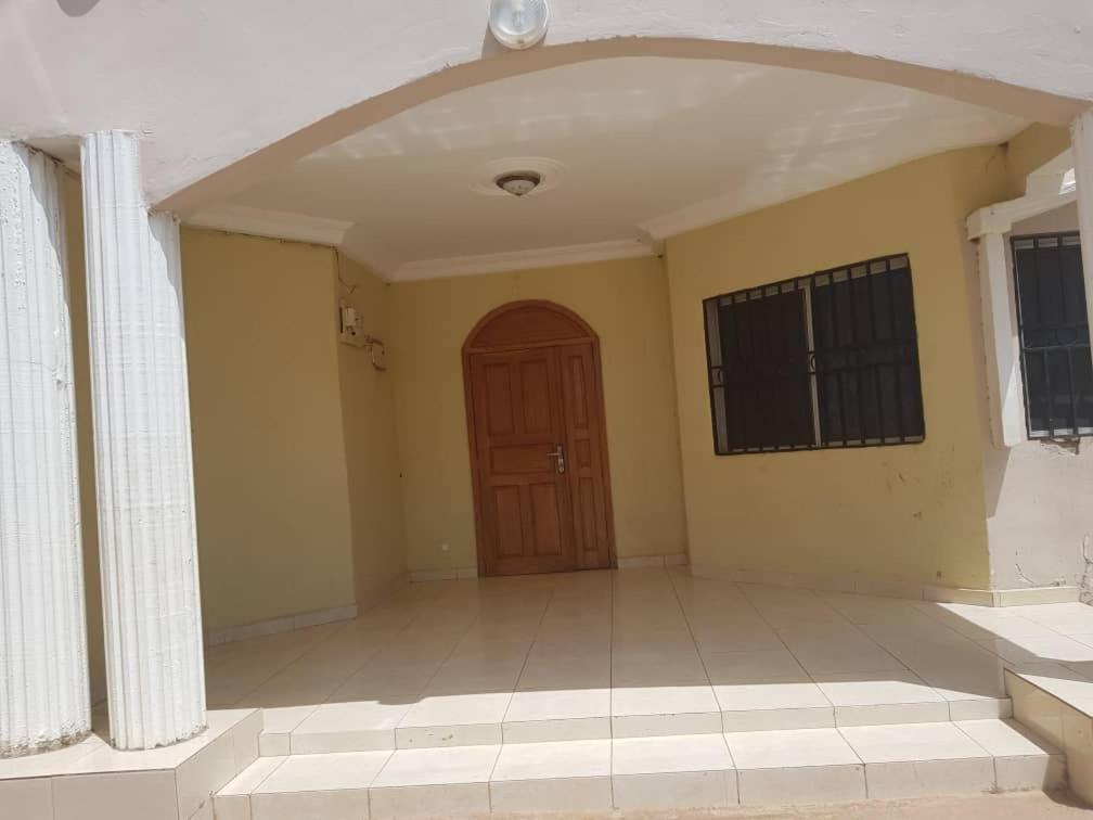 Touray Guest House Old Yundum Buitenkant foto